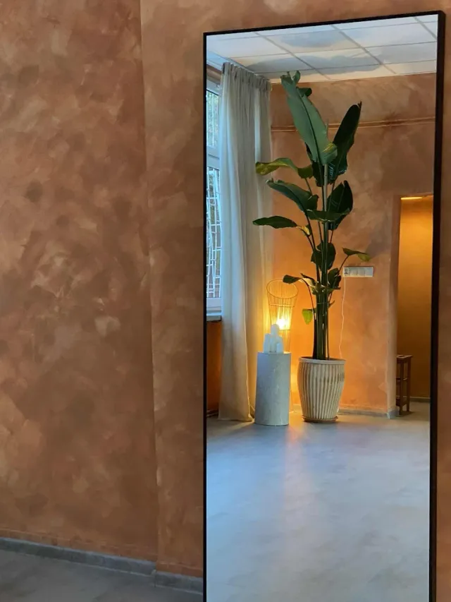 Tierra Yoga - lustro z widokiem na wnętrze studia