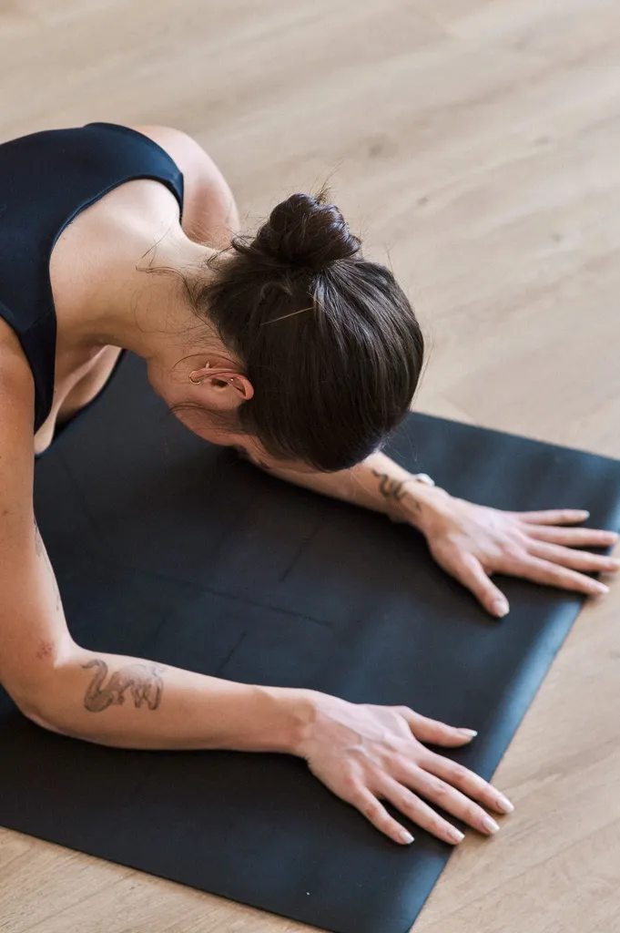 Pozycja dziecka - łagodna asana idealna dla początkujących